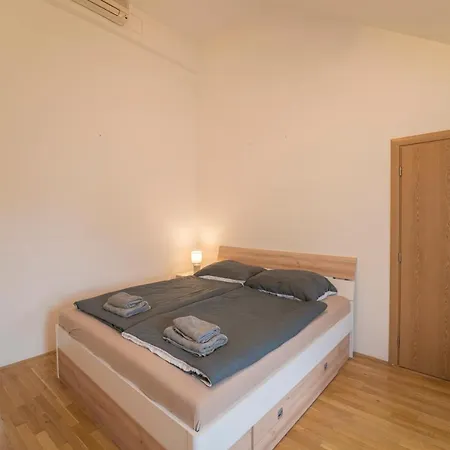 Free Parking- Cozy In Historical Building Center Praga